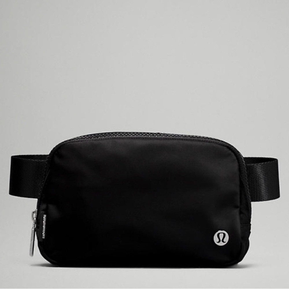 lululemon athletica Women/Men's Black Crossbody Belt Bag